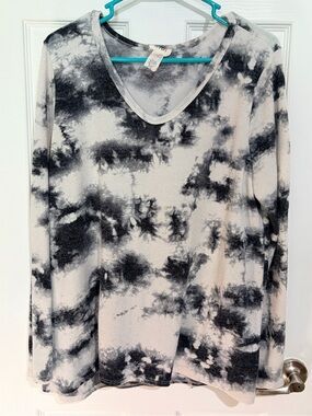 BiBi Black & White Tie-Dye V-Neck Long Sleeve Top